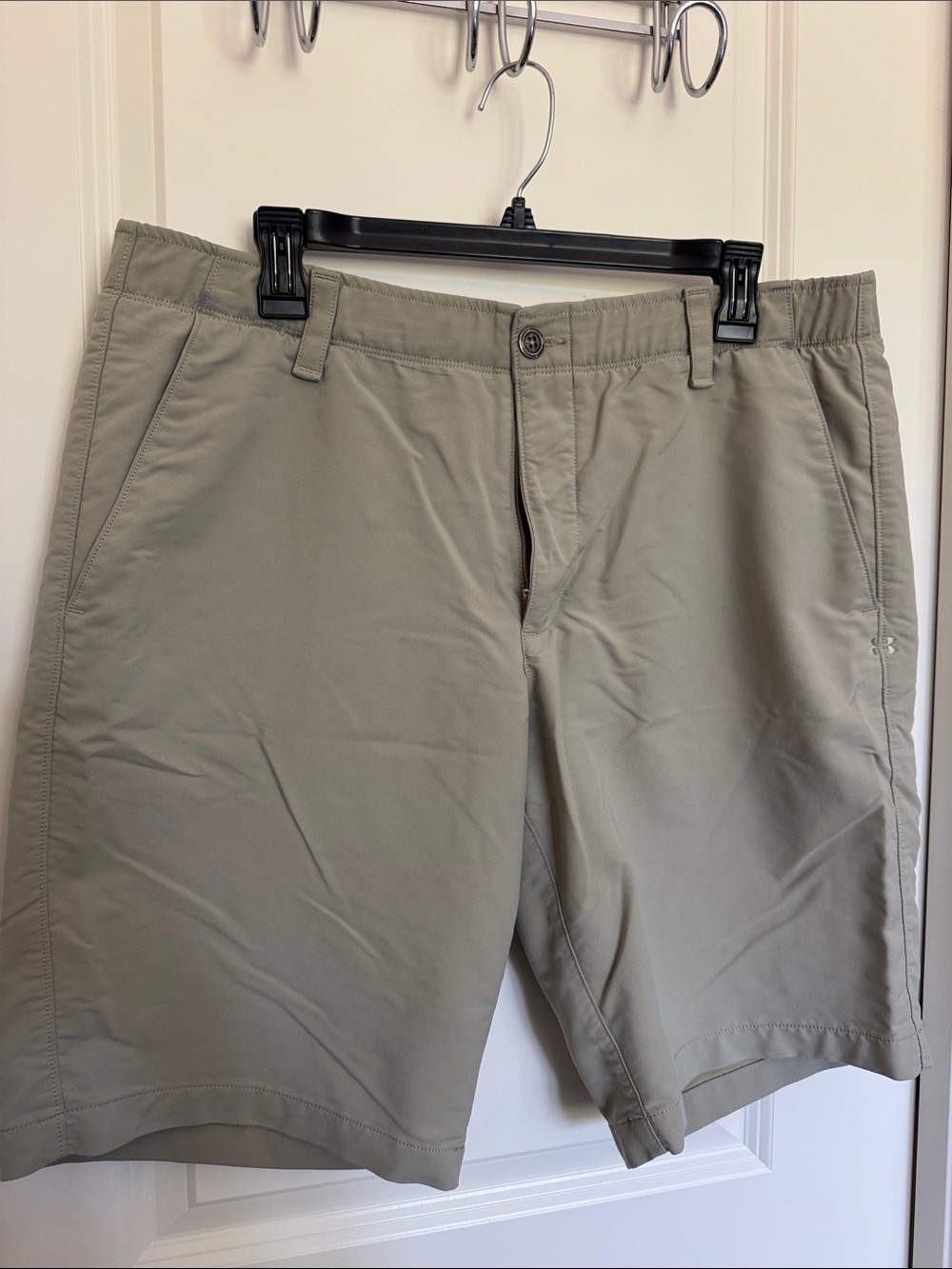 Under Armour Men's khaki Athletic Shorts